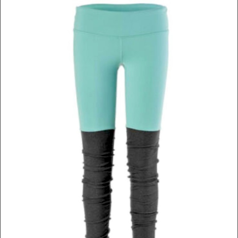 Like new alo goddess aqua leggings xs
